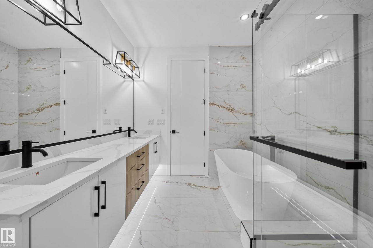 8512 Mayday Run Sw, Edmonton, AB - Indoor Photo Showing Bathroom