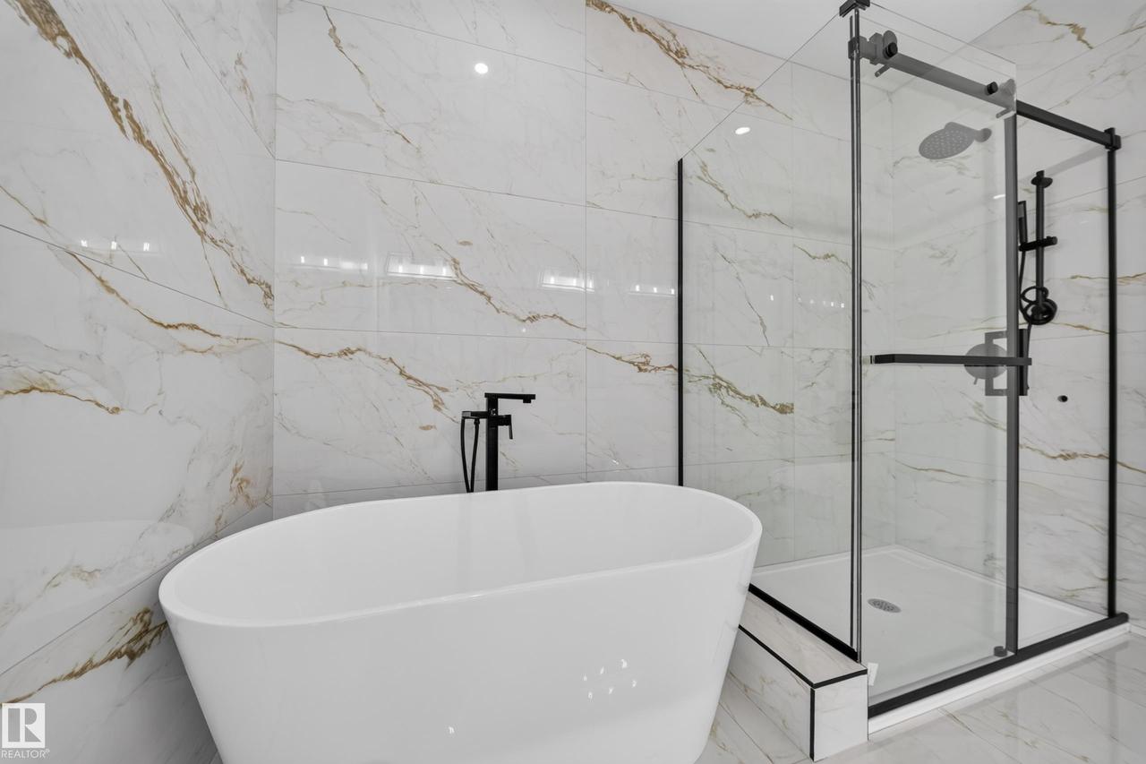 8512 Mayday Run Sw, Edmonton, AB - Indoor Photo Showing Bathroom