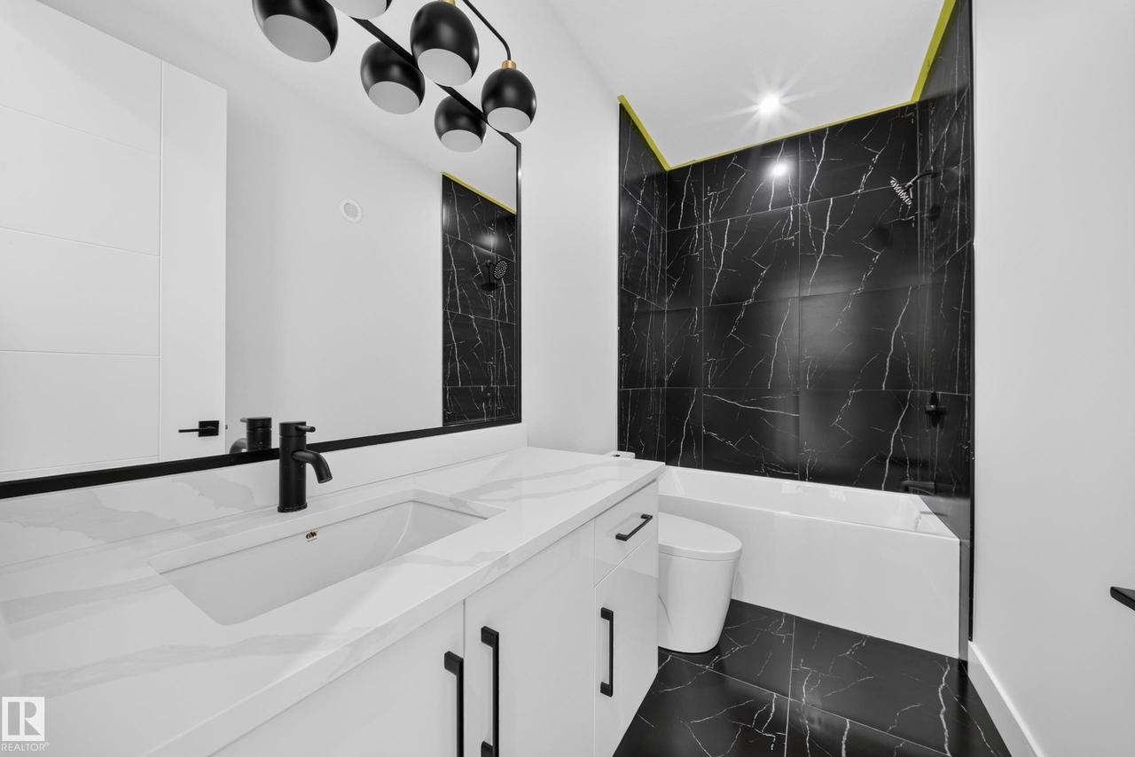 8512 Mayday Run Sw, Edmonton, AB - Indoor Photo Showing Bathroom