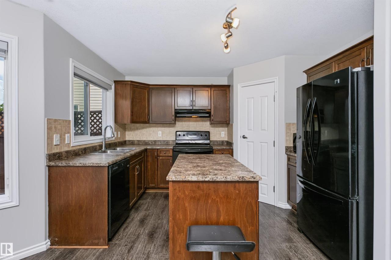 76 Bonin Crescent, Beaumont, AB - Indoor Photo Showing Bathroom