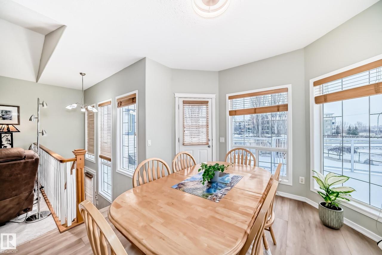 576 Glenwright Crescent Nw, Edmonton, AB - Indoor Photo Showing Dining Room
