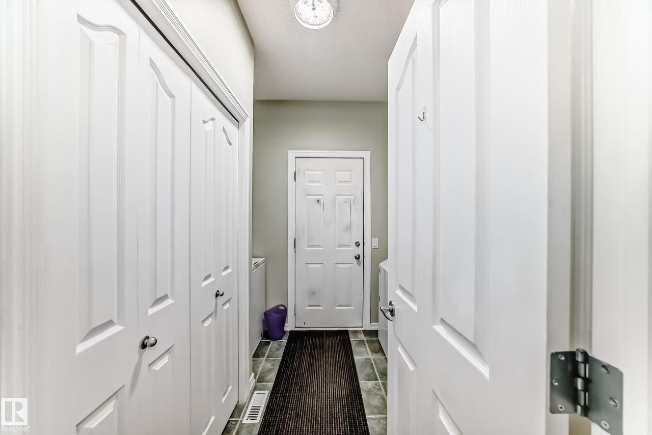 576 Glenwright Crescent Nw, Edmonton, AB - Indoor Photo Showing Other Room