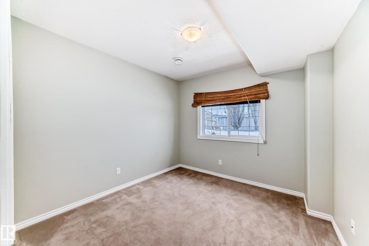576 Glenwright Crescent Nw, Edmonton, AB - Indoor Photo Showing Other Room