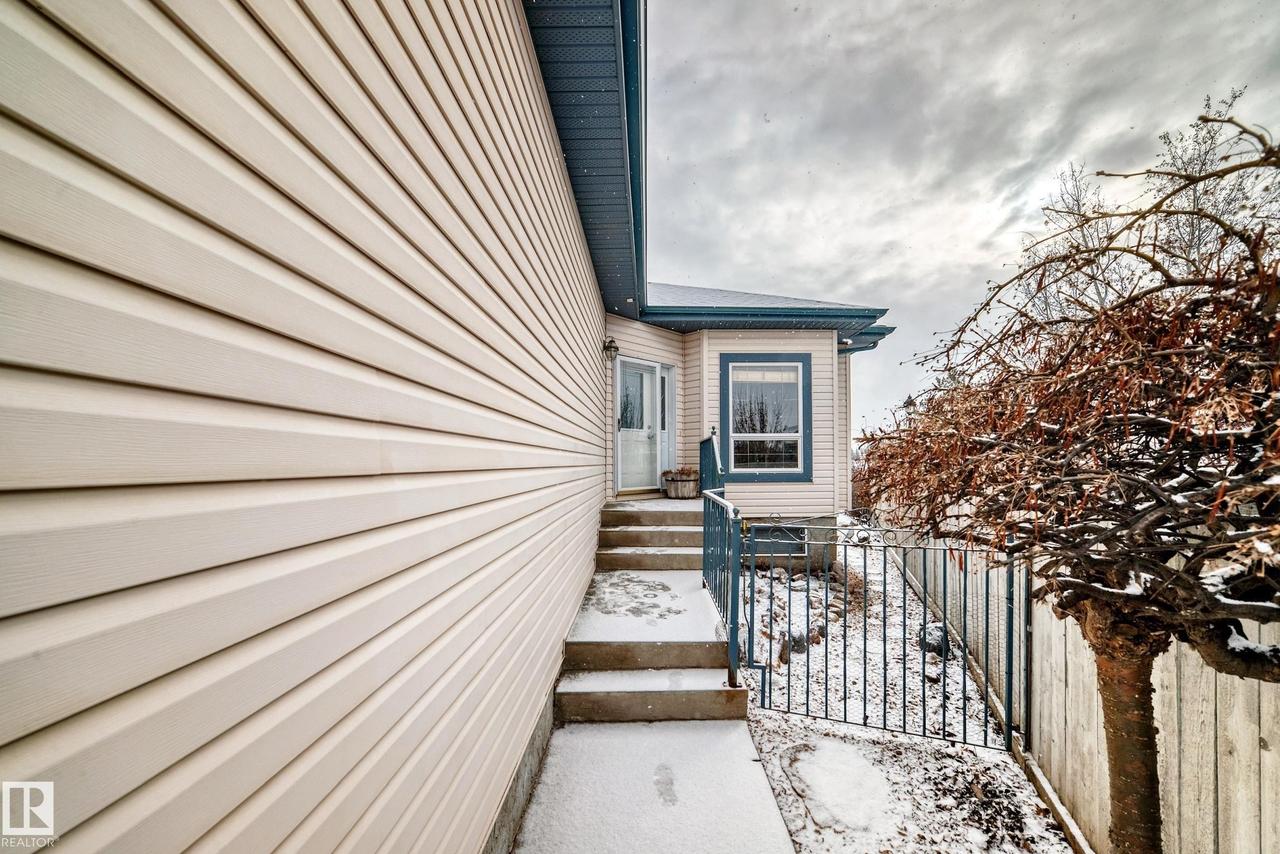 576 Glenwright Crescent Nw, Edmonton, AB - Outdoor