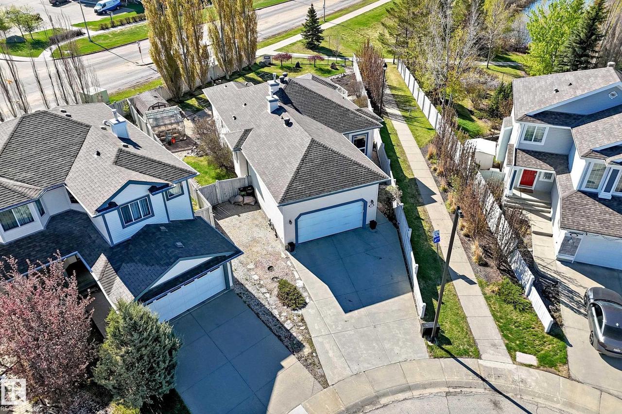 576 Glenwright Crescent Nw, Edmonton, AB - Outdoor