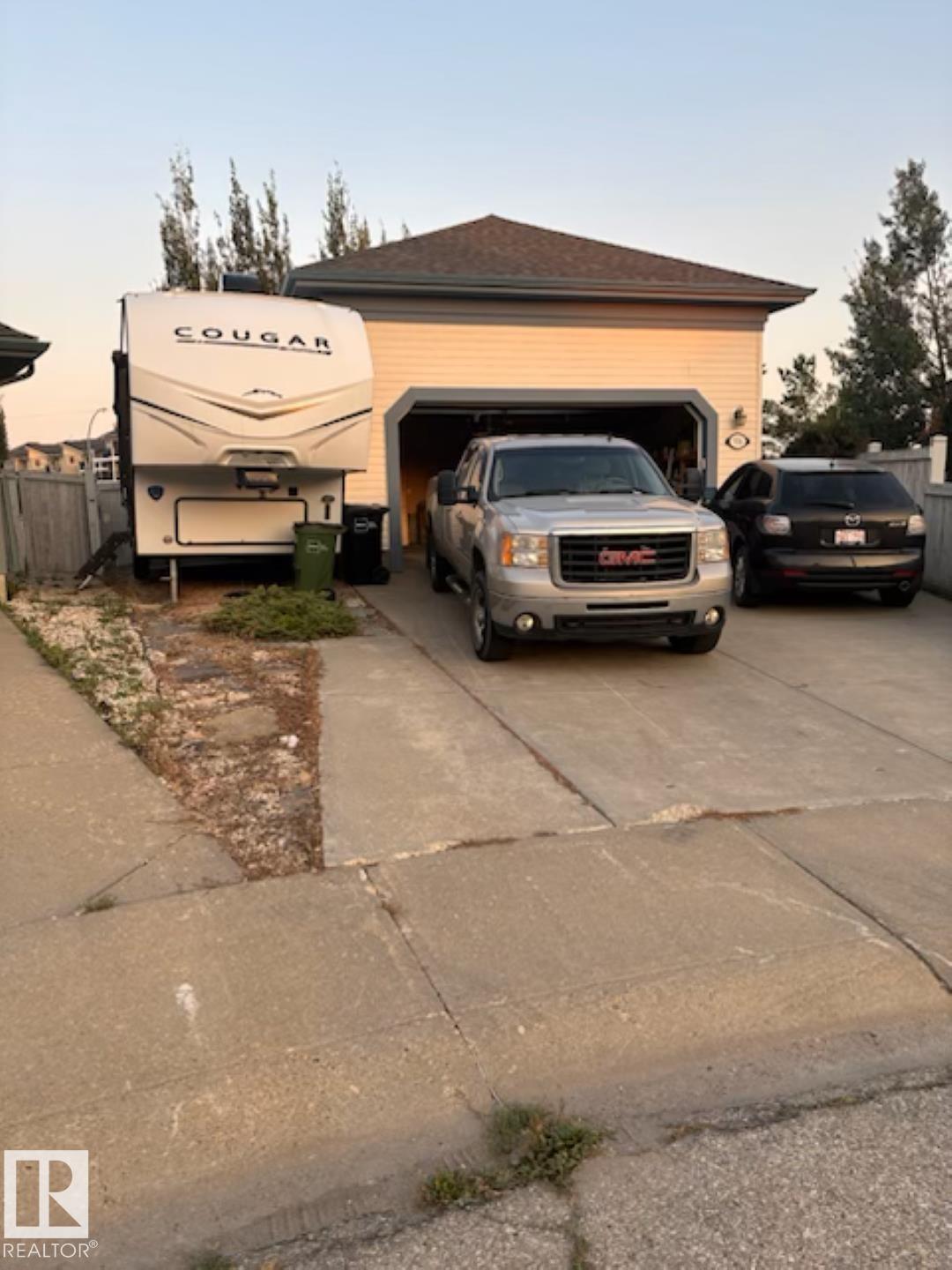 576 Glenwright Crescent Nw, Edmonton, AB - Outdoor
