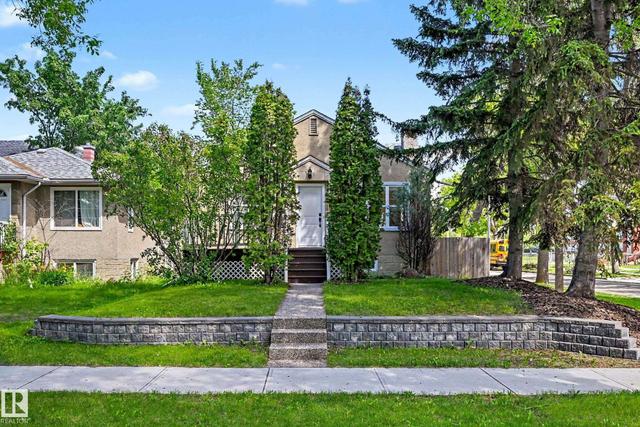 11603 71 Street NW  Edmonton, AB T5B 1W3