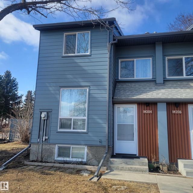 14204 31 Street NW  Edmonton, AB T5Y 1H1