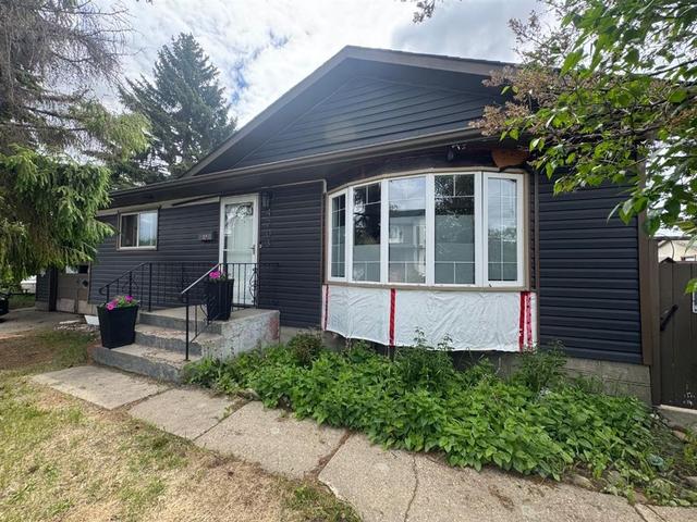 4203 106 Avenue  Edmonton, AB T6A 1E1