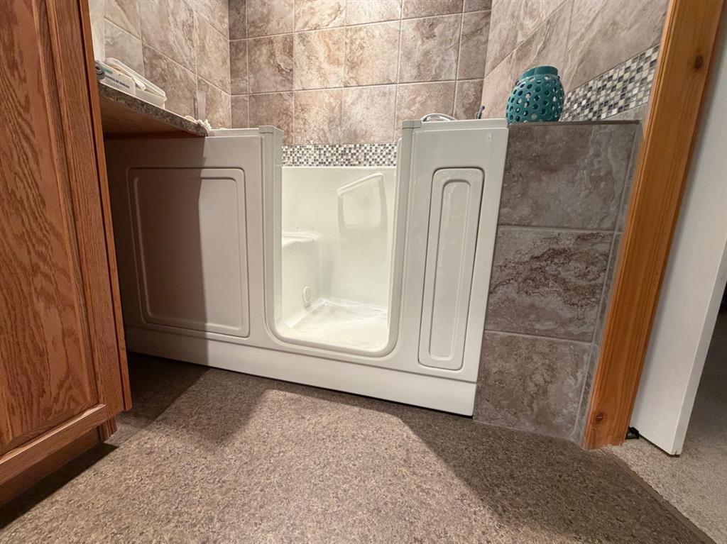 765 Excelsior Avenue, Drumheller, AB - Indoor