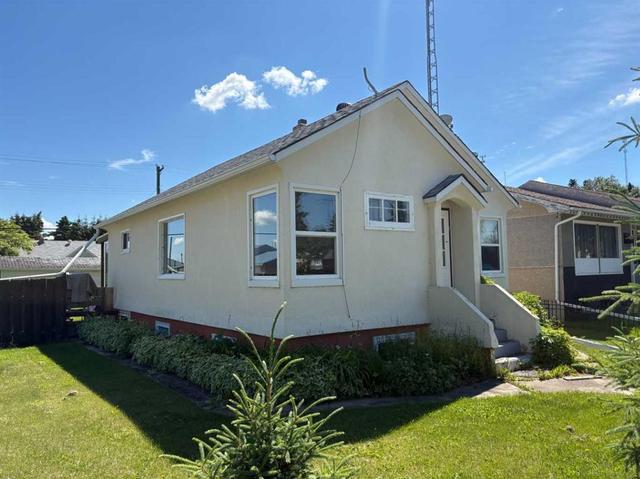 4831 52 Street Innisfree, AB T0B 2G0