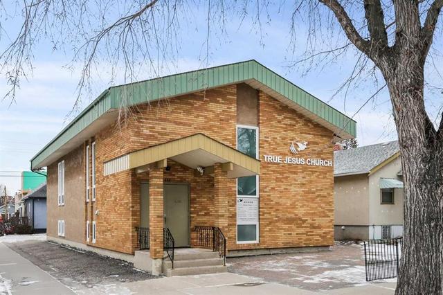 232 8A Street NE Calgary, AB T2E 4J1