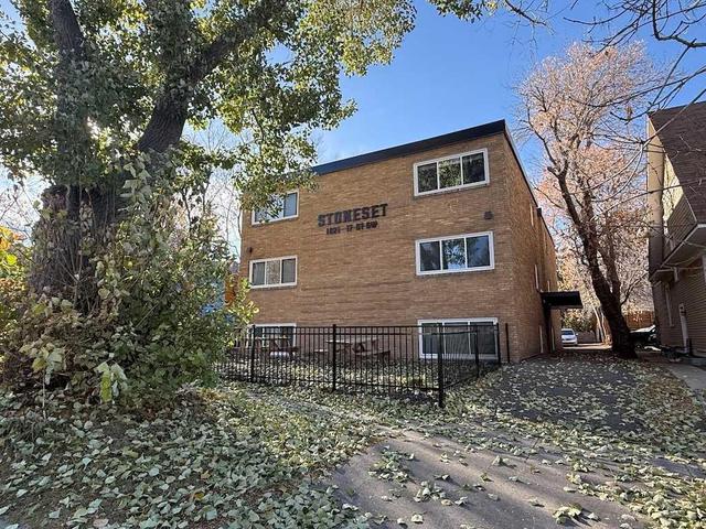 1821 17 Street SW Calgary, AB T2Y 3E5