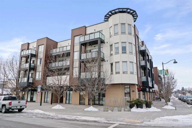 313-1899 45 Street NW Calgary, AB T3B 4S3