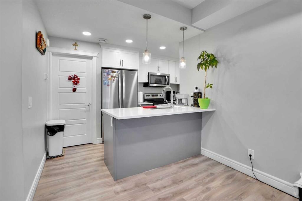 28 Savanna Passage Ne, Calgary, AB - Indoor Photo Showing Kitchen With Upgraded Kitchen