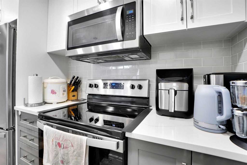 28 Savanna Passage Ne, Calgary, AB - Indoor Photo Showing Kitchen With Stainless Steel Kitchen