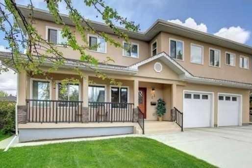 23 Cheltenham Road NW Calgary, AB T2L 0M4