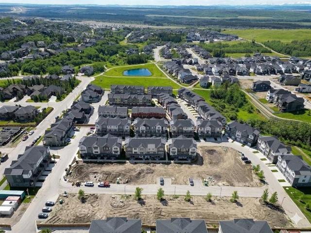 2221 81st Street SW Calgary, AB T3H 3V8