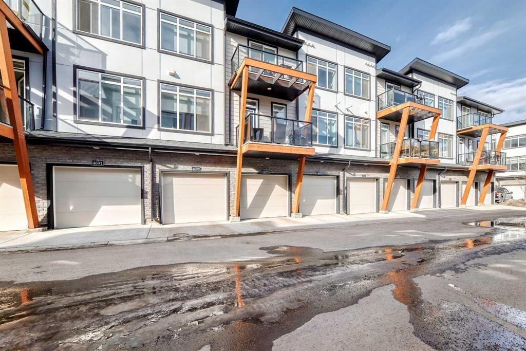 4697 Seton Drive Se, Calgary, AB - Outdoor