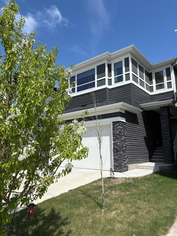 98 Lucas Crescent NW Calgary, AB T3G 3M9