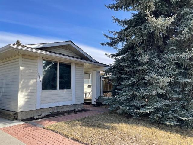247 Bracewood Road SW Calgary, AB T2W 3C2