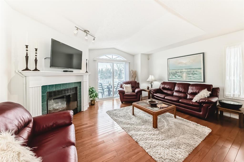 157 Hawkstone Manor Nw, Calgary, AB - Indoor Photo Showing Bedroom