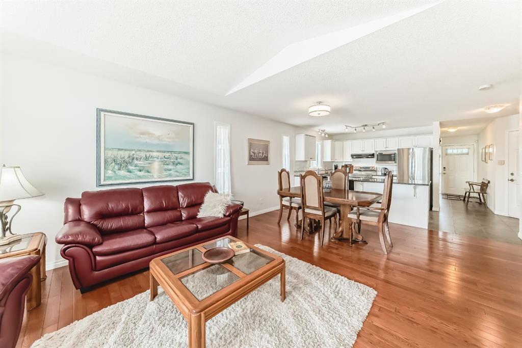 157 Hawkstone Manor Nw, Calgary, AB - Indoor Photo Showing Bedroom