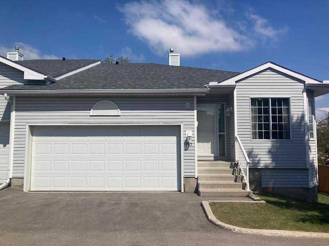 157 Hawkstone Manor NW Calgary, AB T3G 3X2