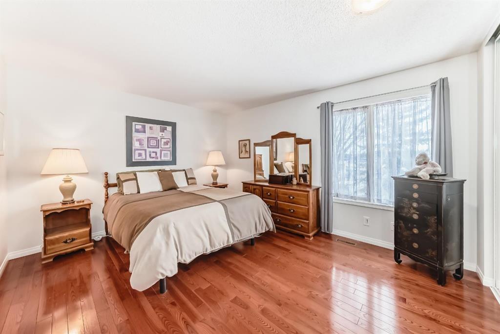 157 Hawkstone Manor Nw, Calgary, AB - Indoor Photo Showing Bathroom