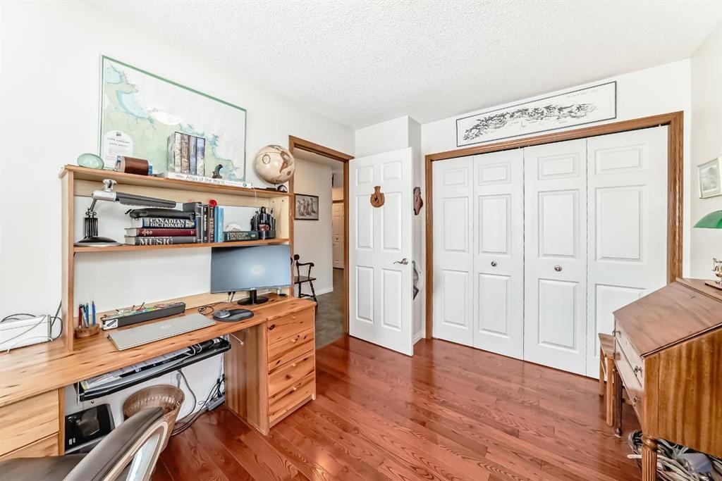 157 Hawkstone Manor Nw, Calgary, AB - Indoor Photo Showing Living Room With Fireplace