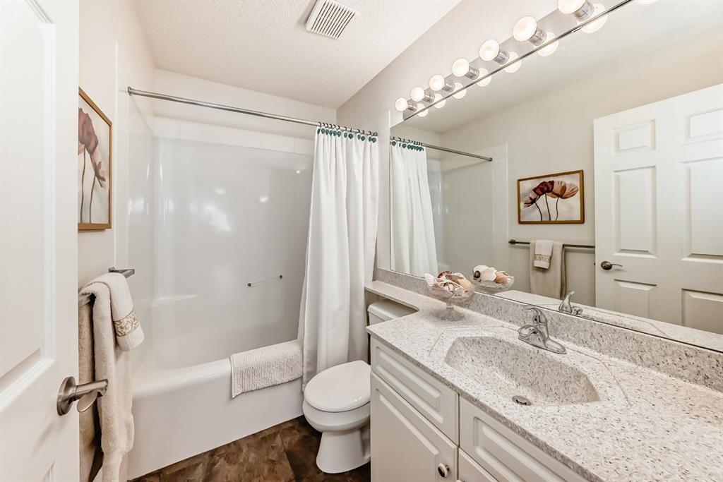 157 Hawkstone Manor Nw, Calgary, AB - Indoor Photo Showing Living Room