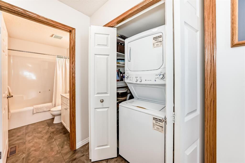 157 Hawkstone Manor Nw, Calgary, AB - Indoor With Fireplace