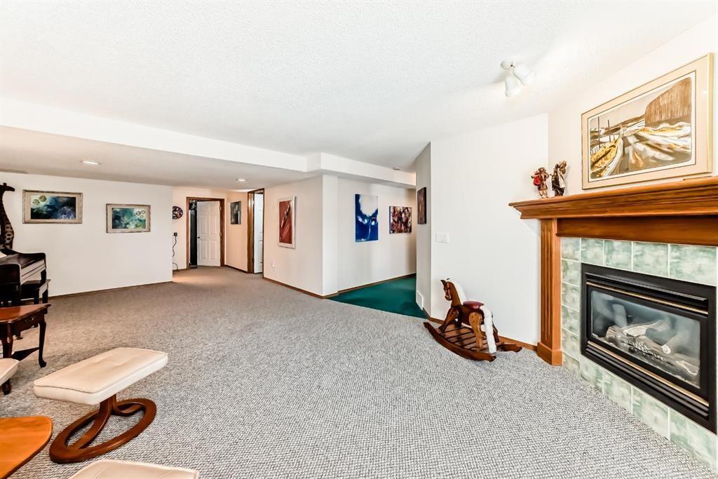 157 Hawkstone Manor Nw, Calgary, AB - Indoor Photo Showing Other Room