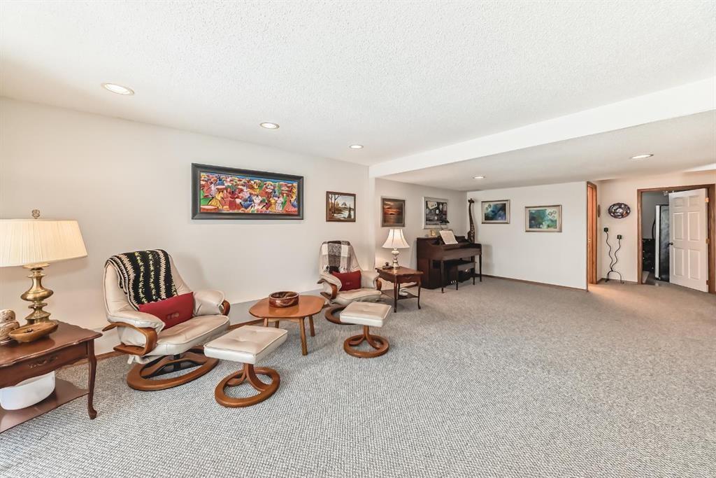 157 Hawkstone Manor Nw, Calgary, AB - Indoor Photo Showing Other Room