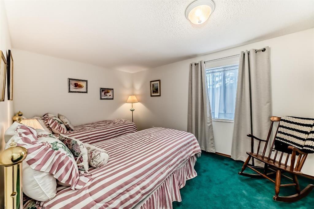 157 Hawkstone Manor Nw, Calgary, AB - Indoor Photo Showing Other Room