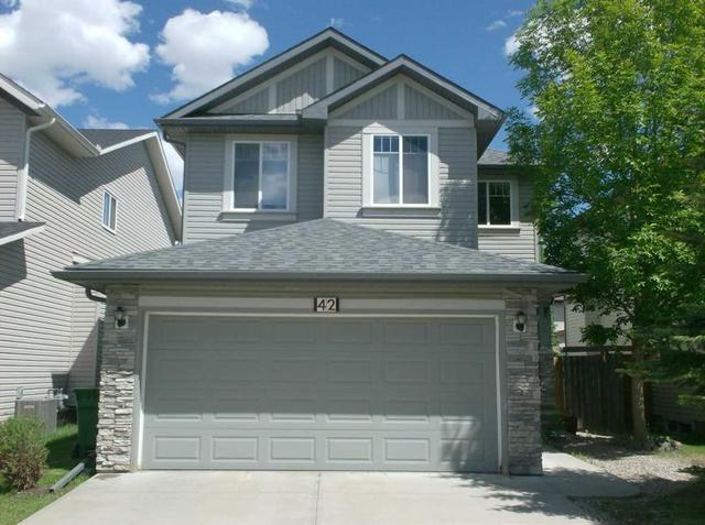 42 Everoak Green SW Calgary, AB T2Y 0J5