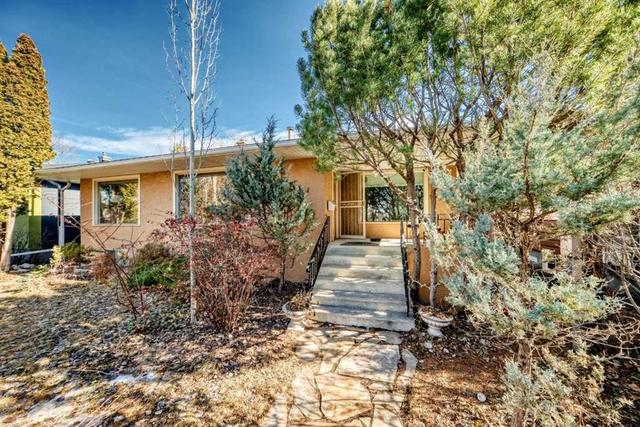 2328 Capitol Hill Crescent NW Calgary, AB T2M 4C1
