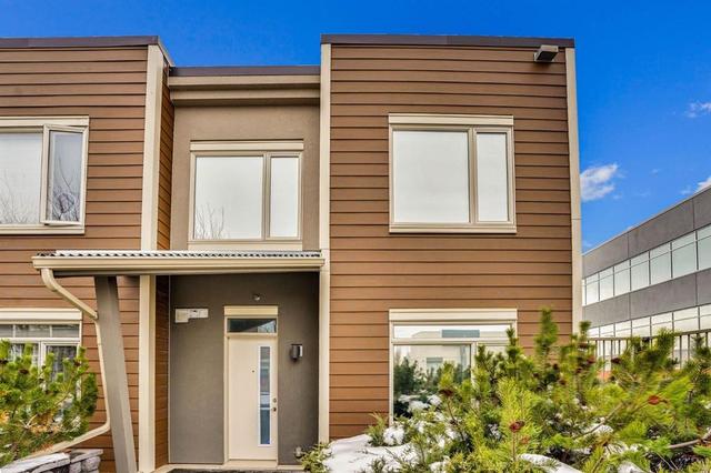 228-10 Westpark Link SW Calgary, AB T3H 0Y5