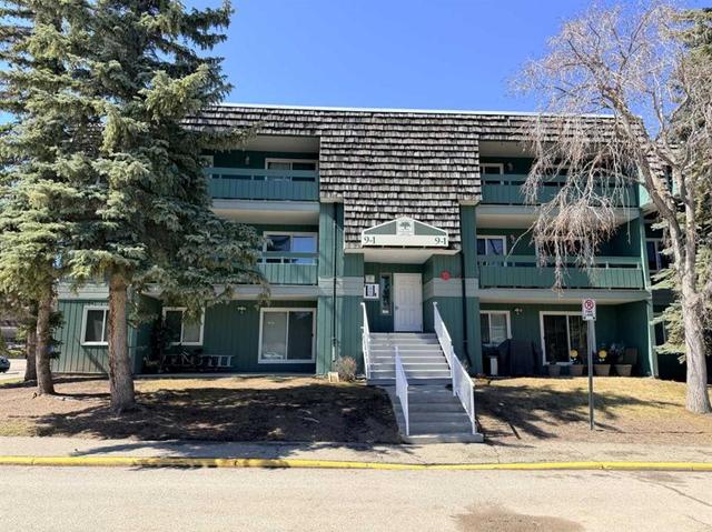 9302-315 Southampton Drive SW Calgary, AB T2W 2T6
