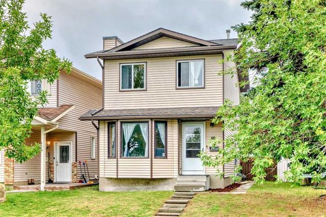 110 Edgeburn Crescent NW Calgary, AB T3A 4K3