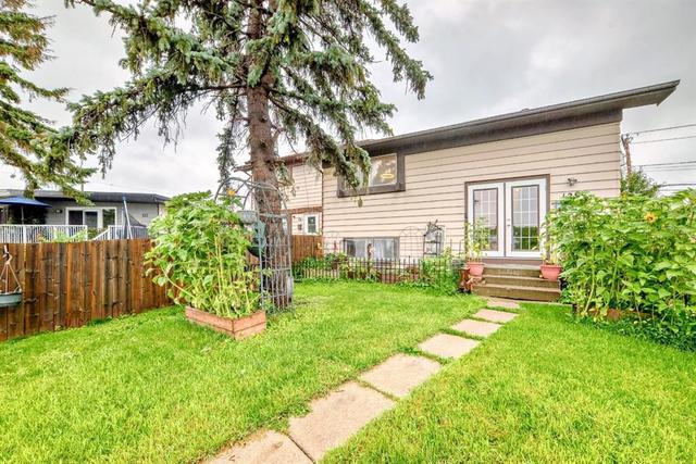 129 Dovertree Place SE Calgary, AB T2B 2K3