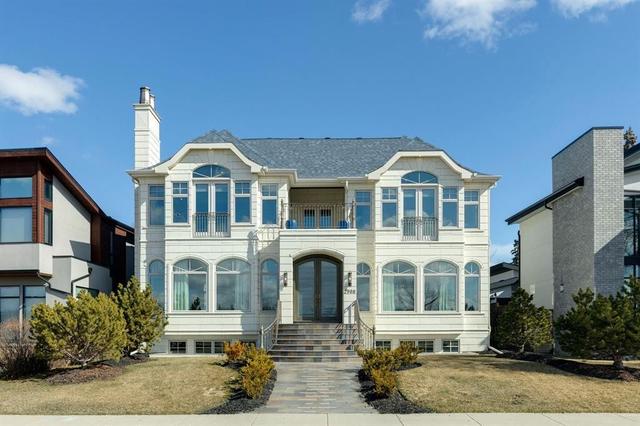 2908 Toronto Crescent NW Calgary, AB T2N 3W2