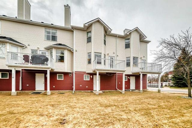 112 Country Village Cape NE Calgary, AB T3K 5J7