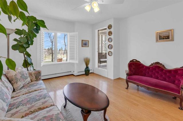 3115-3115 Sienna Park Green SW Calgary, AB T3H 3N7