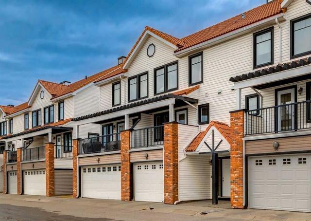12 Royal Oak Lane NW Calgary, AB T3G 6B5