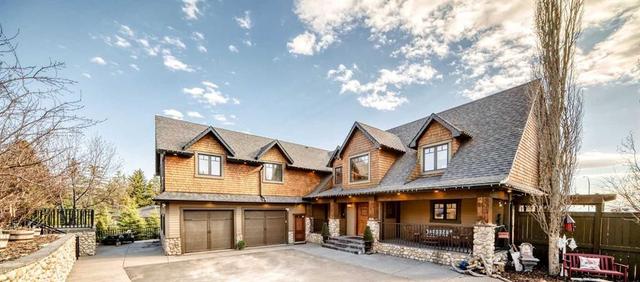 10909 Eamon Road NW Calgary, AB T3G 5H2