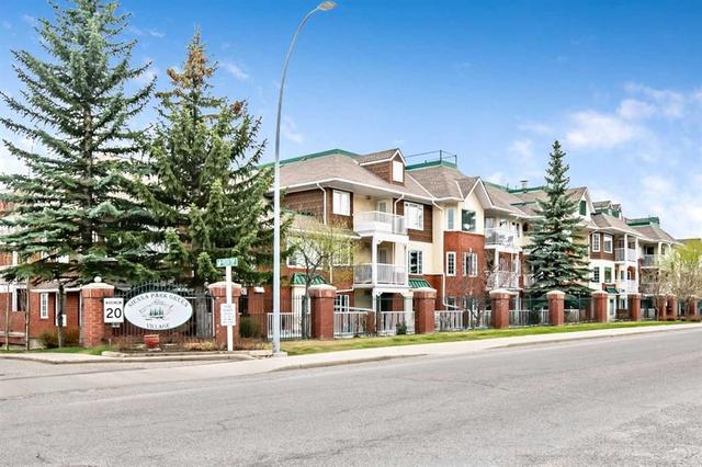 2206-2206 Sienna Park Green SW Calgary, AB T3H 3N7