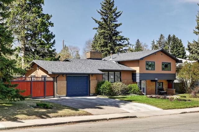 3811 24 Street NW Calgary, AB T2L 0Y8