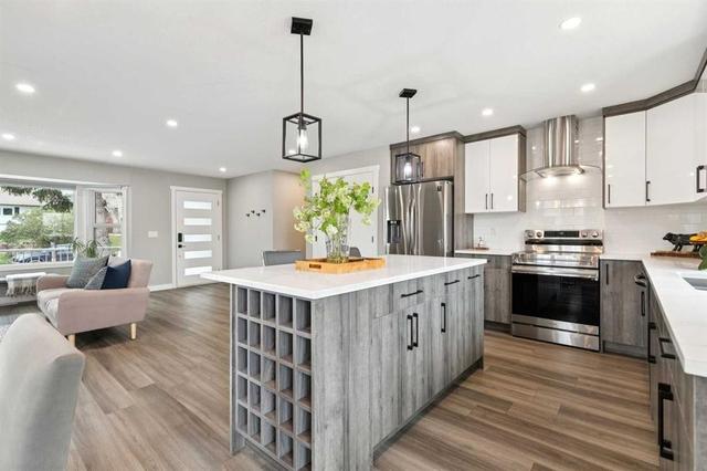 7116 Hunterwood Road NW Calgary, AB T2K 4J6
