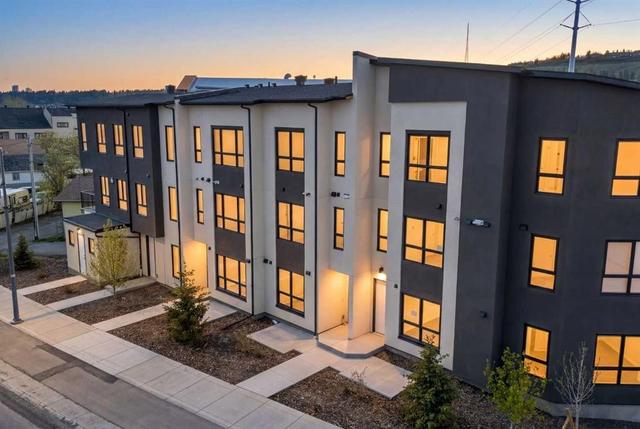 4907 Bowness Road NW Calgary, AB T3B 1H1